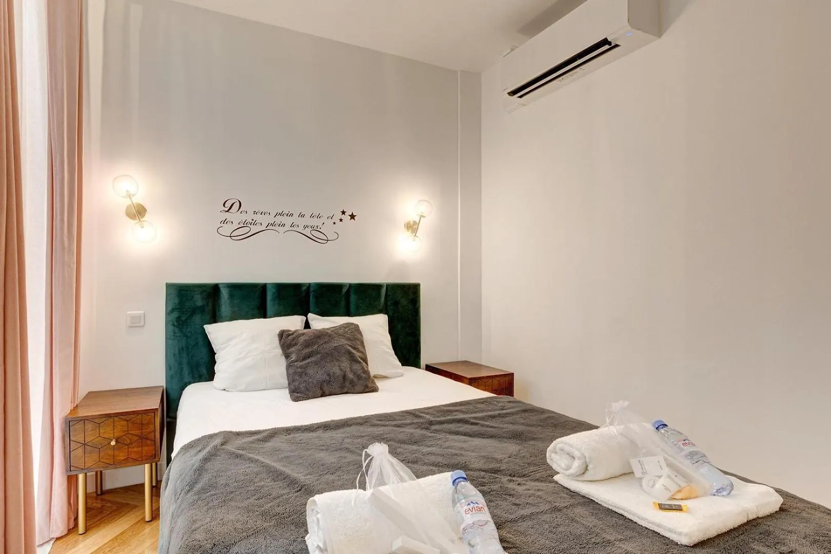 212 Suite Louboutin - Superb Apartment In Paris 0*,  France